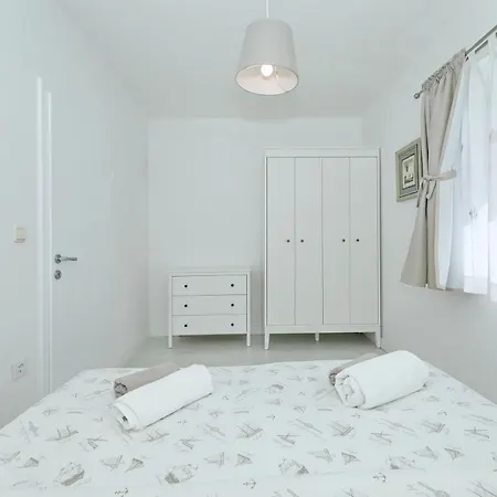 Daire Candela, No 6 *