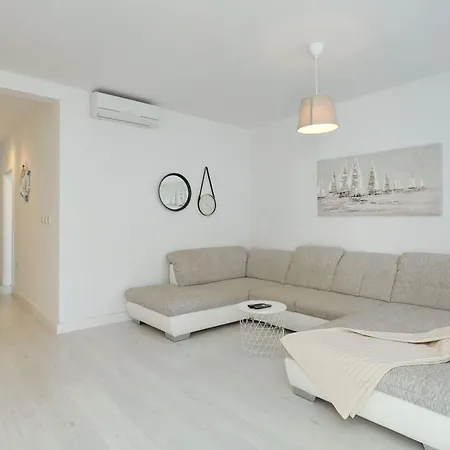 Apartament Candela, No 6 *